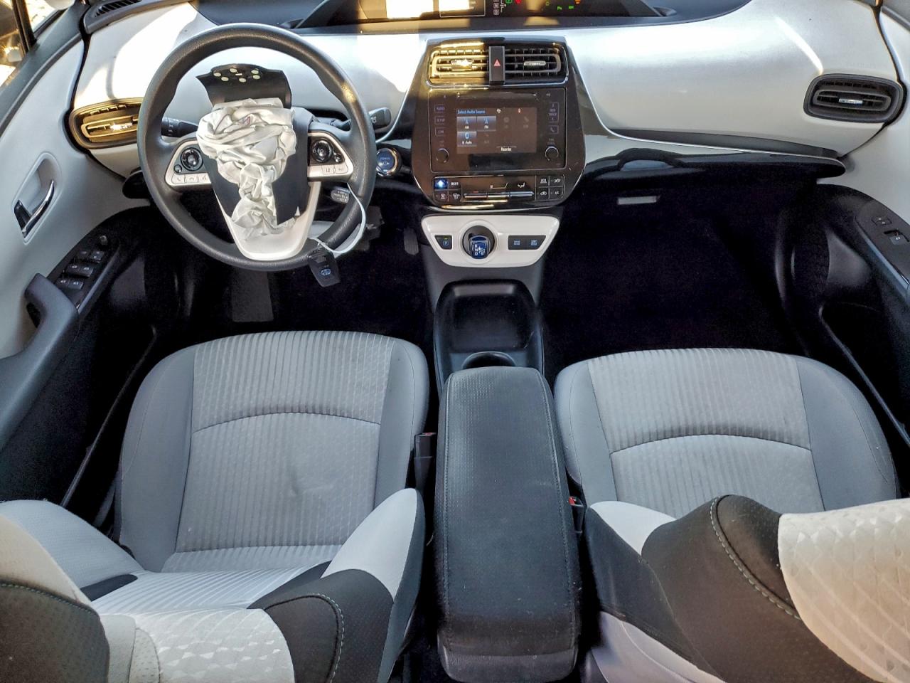 2017 TOYOTA PRIUS photo 8