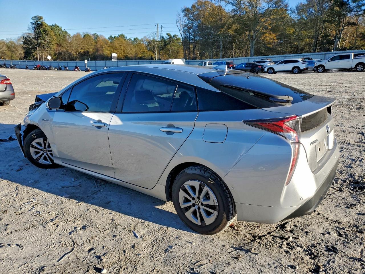 2017 TOYOTA PRIUS photo 2