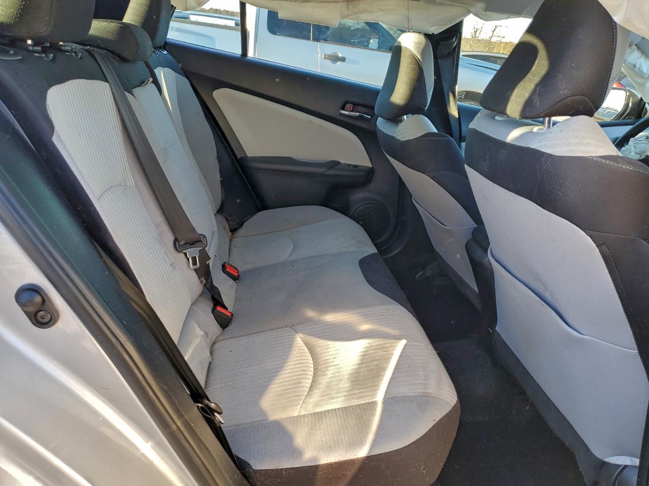 2017 TOYOTA PRIUS photo 10