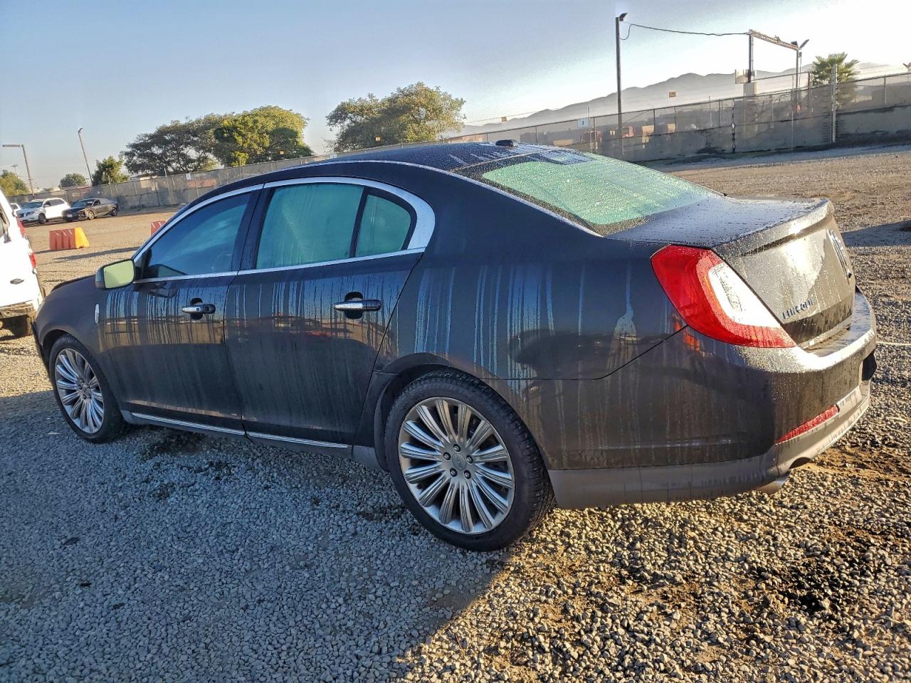 2013 LINCOLN MKS photo 2