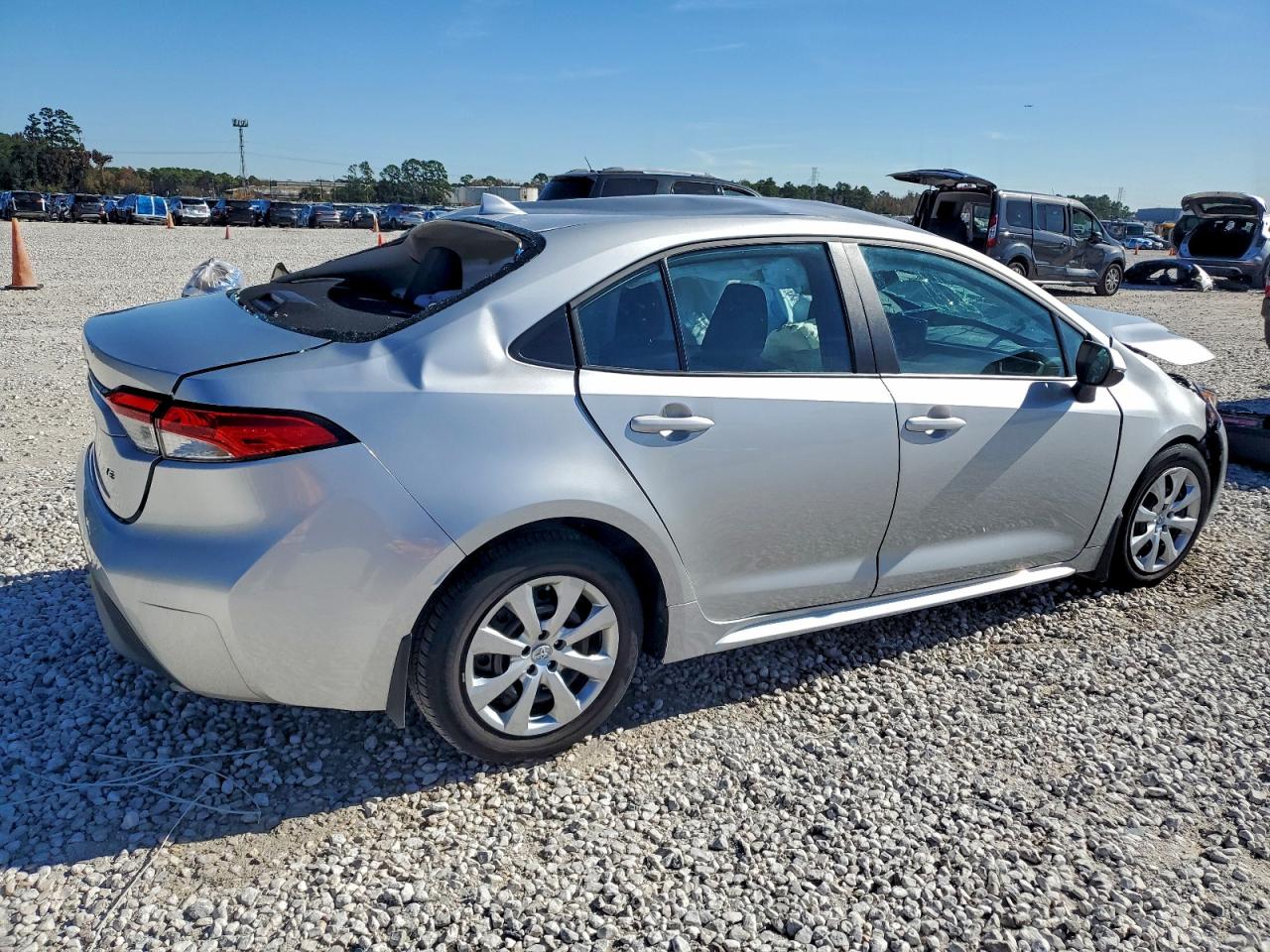 2025 TOYOTA COROLLA LE photo 5