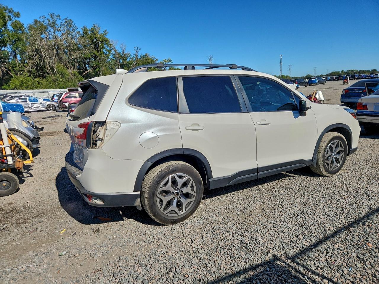 2019 SUBARU FORESTER PREMIUM photo 5