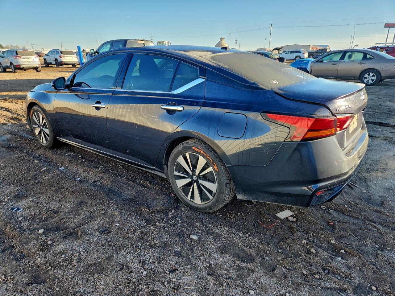 2019 NISSAN ALTIMA SV photo 2