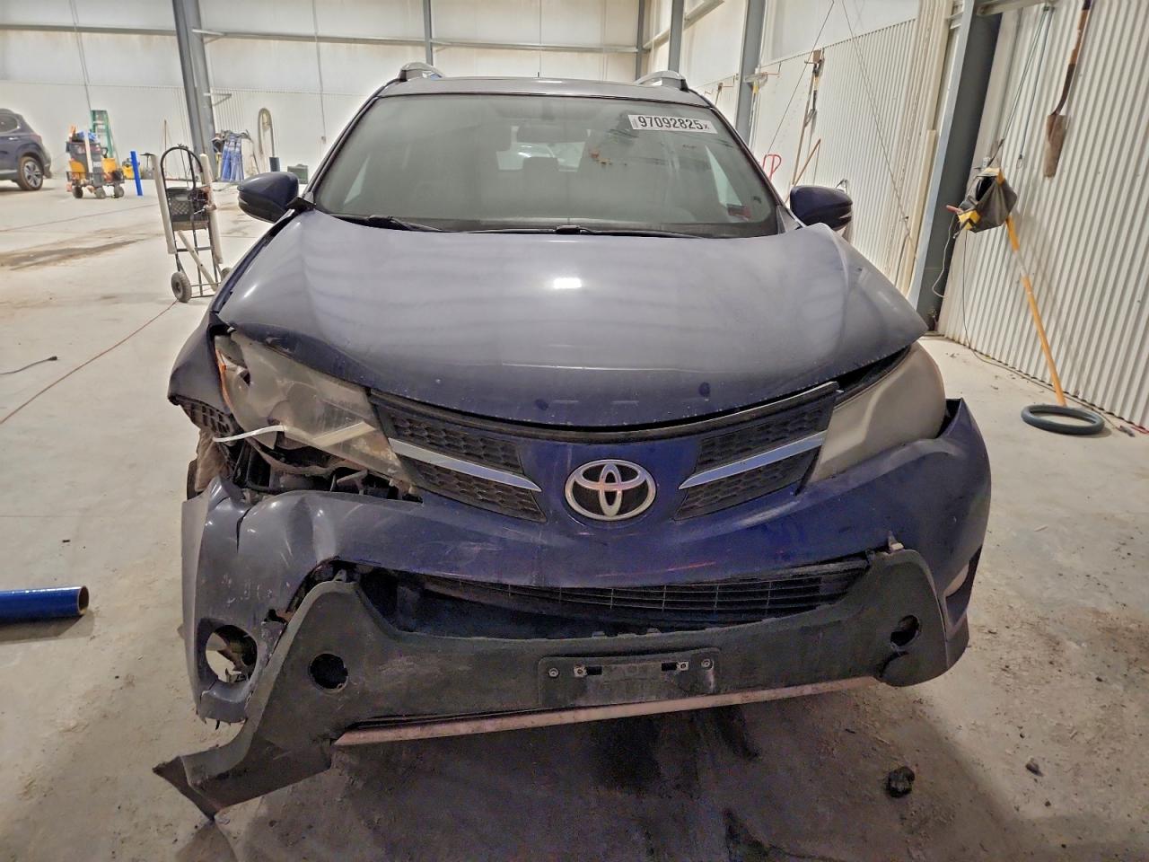 2015 TOYOTA RAV4 XLE photo 13