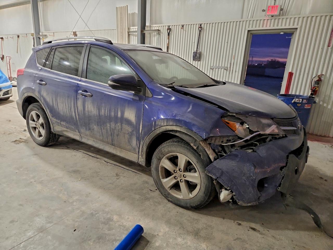 2015 TOYOTA RAV4 XLE photo 10