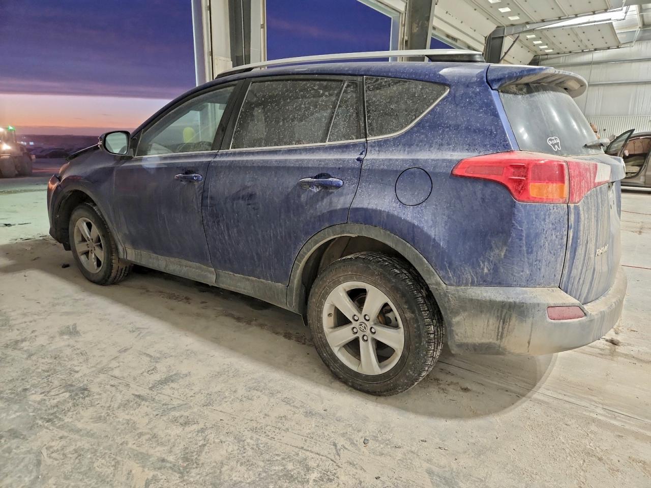 2015 TOYOTA RAV4 XLE photo 4