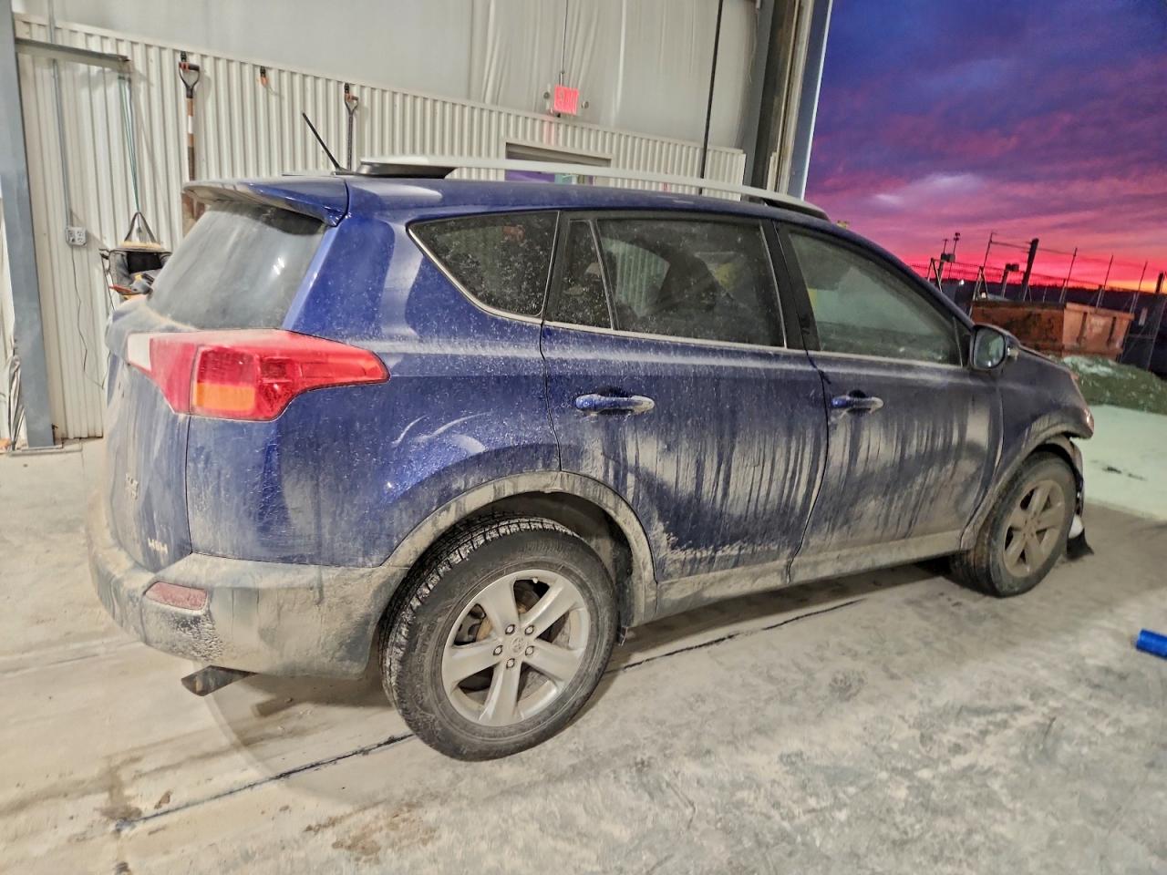 2015 TOYOTA RAV4 XLE photo 7
