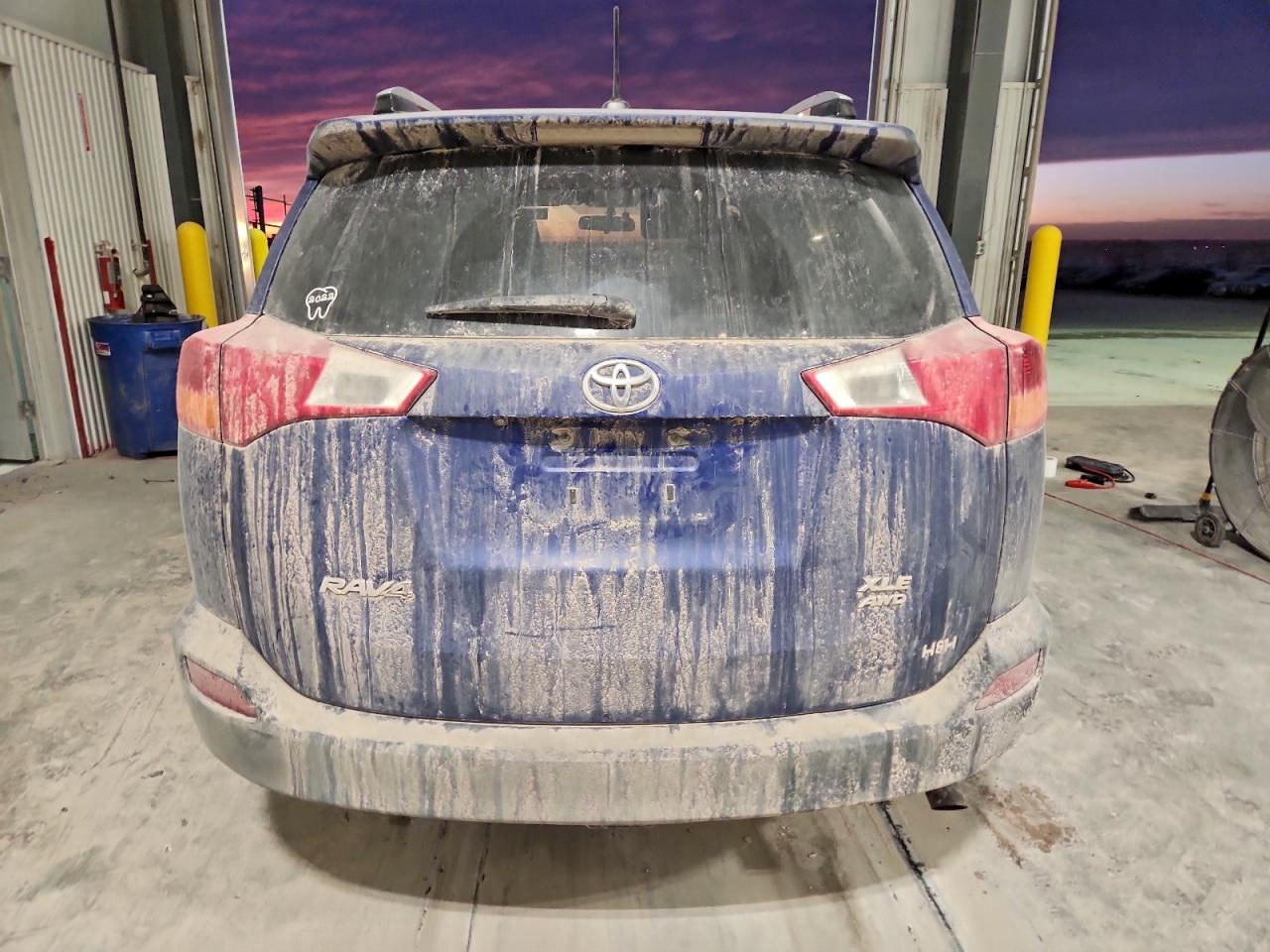 2015 TOYOTA RAV4 XLE photo 16