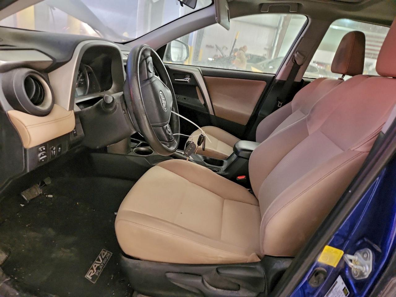 2015 TOYOTA RAV4 XLE photo 19