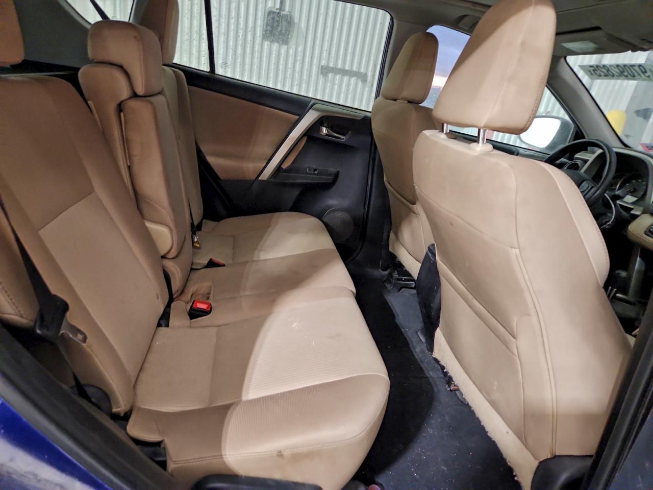 2015 TOYOTA RAV4 XLE photo 31