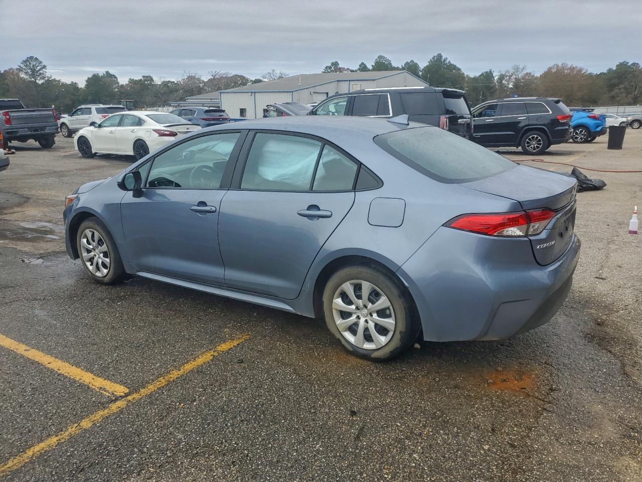2024 TOYOTA COROLLA LE photo 2