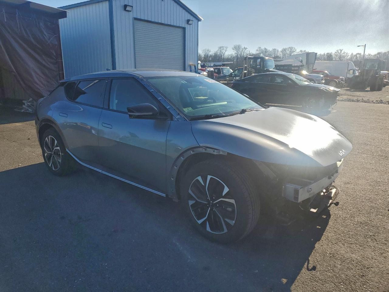 2024 KIA EV6 LIGHT photo 4
