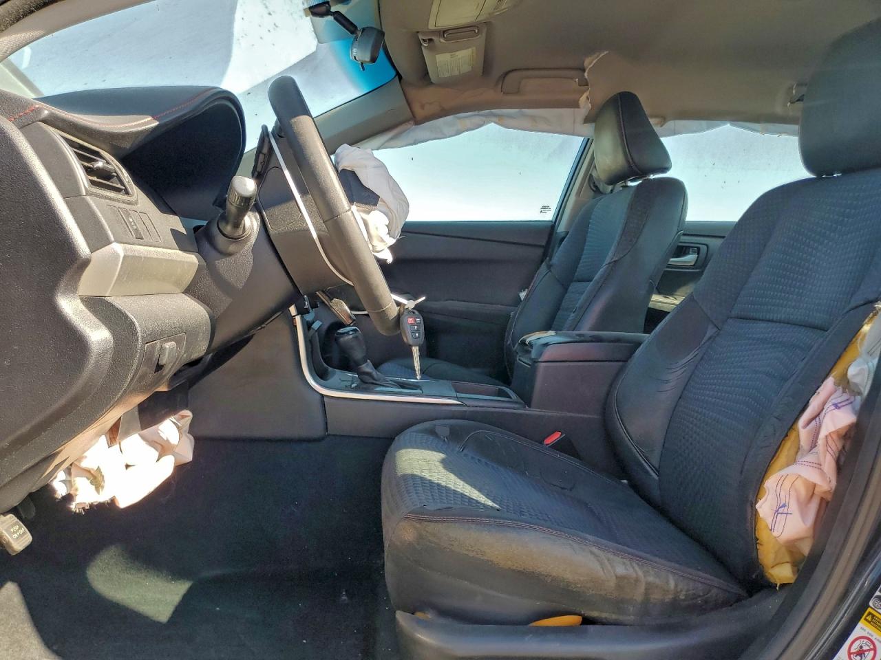 2015 TOYOTA CAMRY LE photo 7