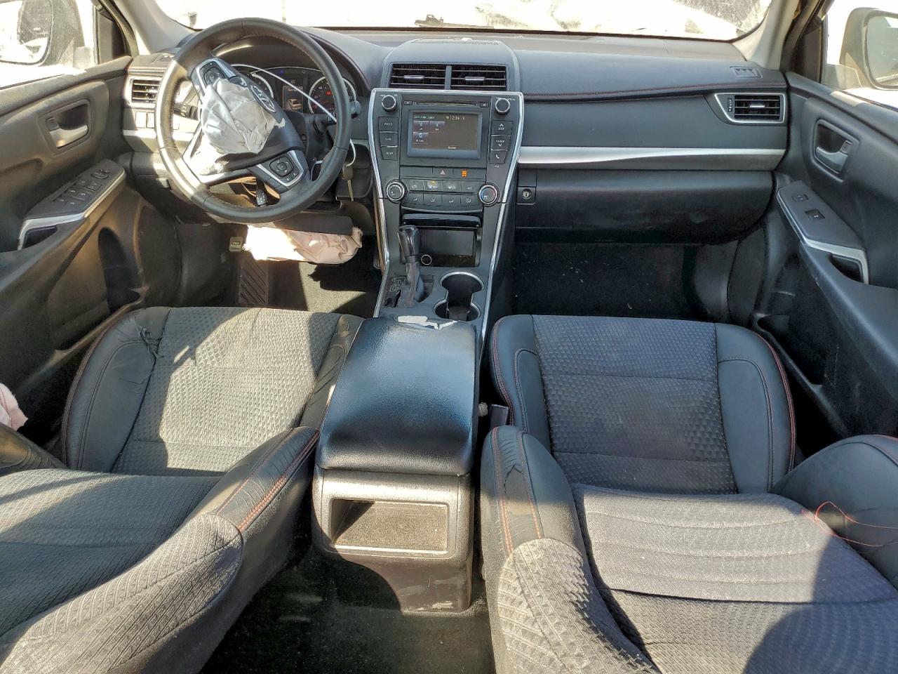 2015 TOYOTA CAMRY LE photo 8
