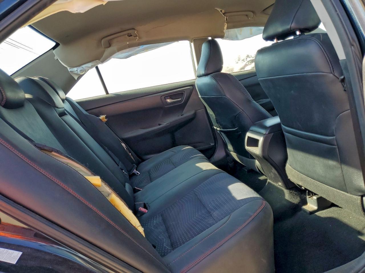 2015 TOYOTA CAMRY LE photo 10