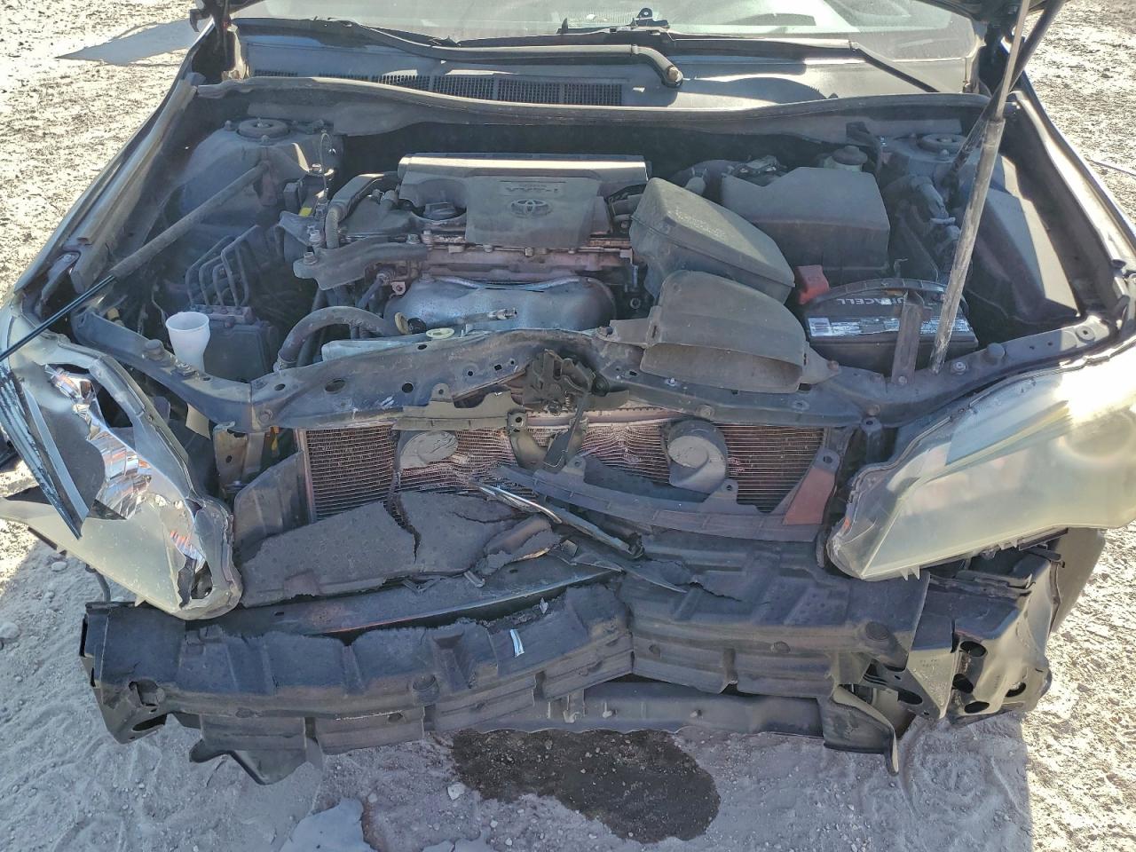 2015 TOYOTA CAMRY LE photo 11