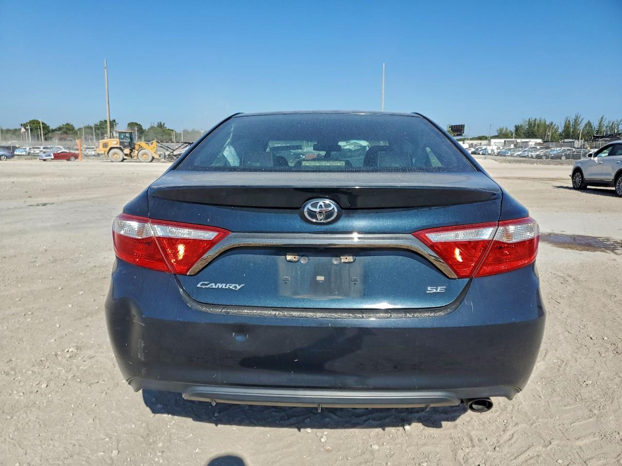 2015 TOYOTA CAMRY LE photo 6