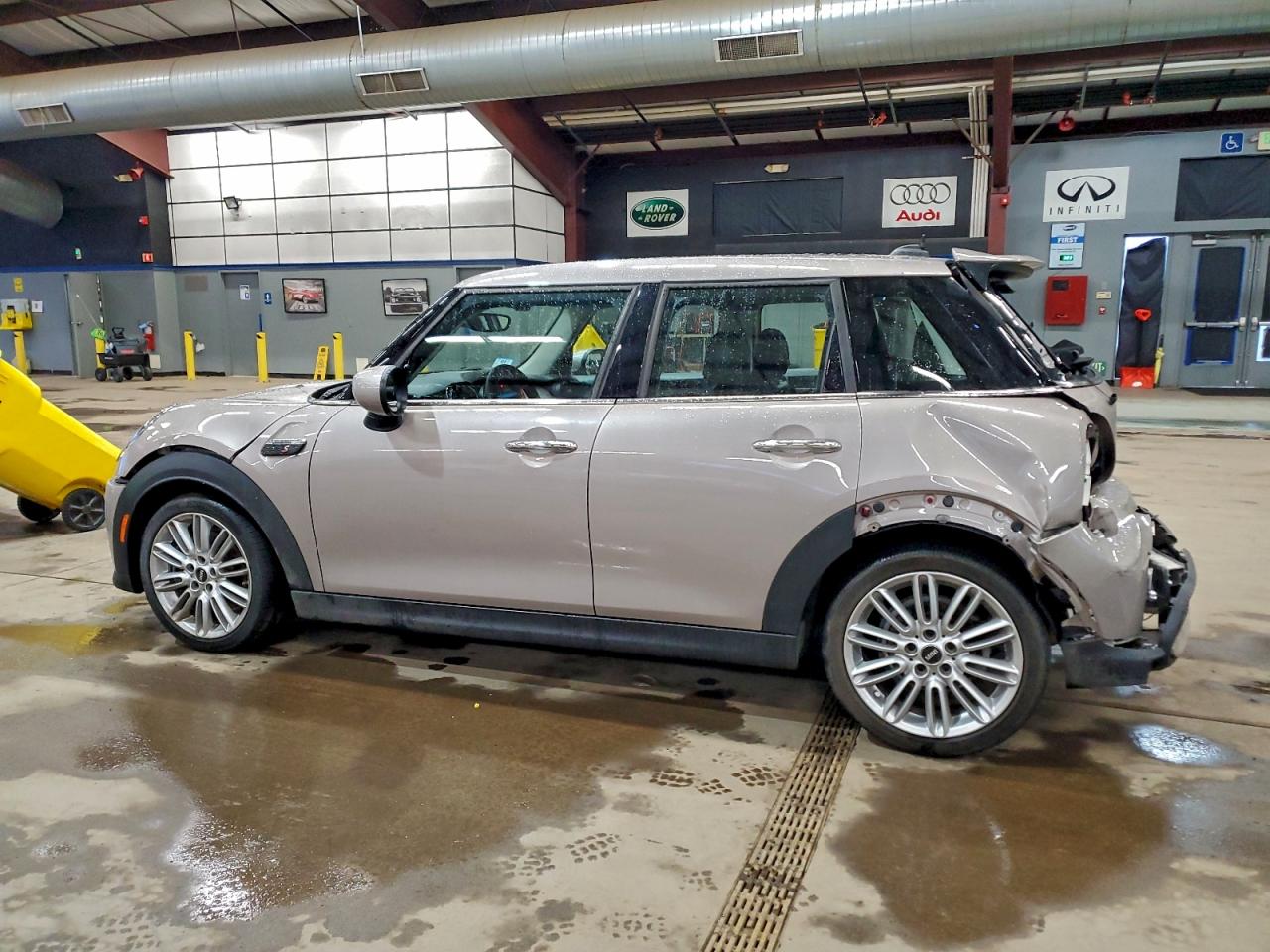2023 MINI COOPER S photo 2