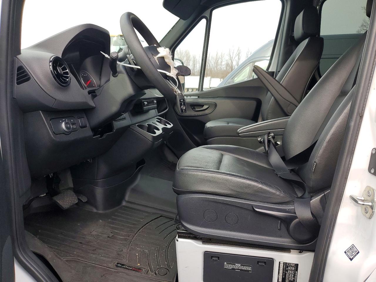 2024 MERCEDES-BENZ SPRINTER 2500 photo 7