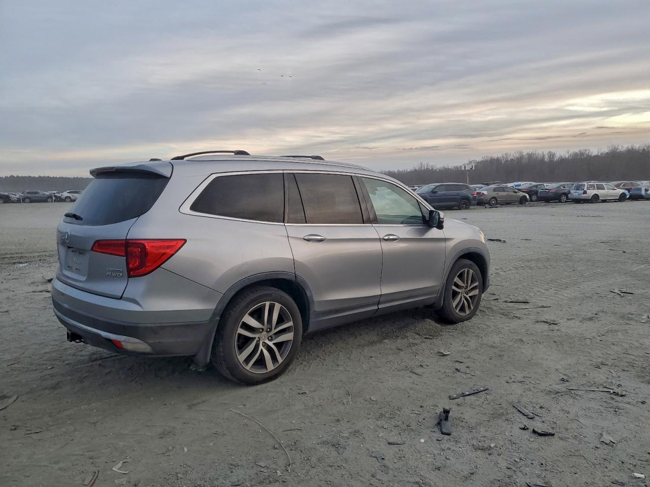 2016 HONDA PILOT TOURING photo 9