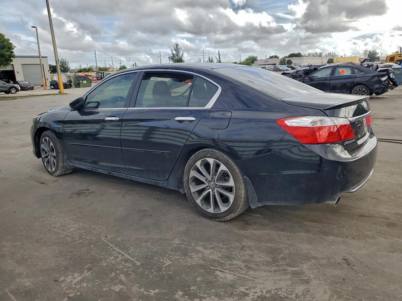 2015 HONDA ACCORD SPORT photo 2