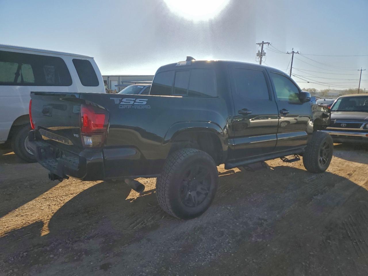 2022 TOYOTA TACOMA DOUBLE CAB photo 3