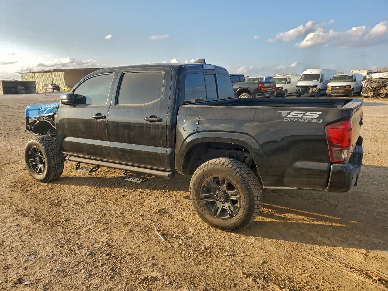 2022 TOYOTA TACOMA DOUBLE CAB photo 2