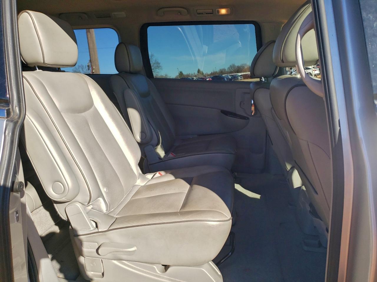2013 NISSAN QUEST S photo 11