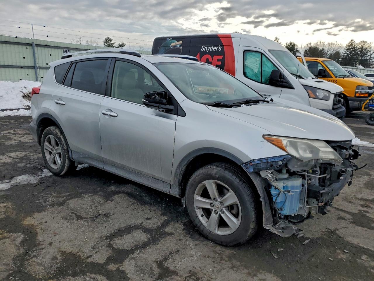 2013 TOYOTA RAV4 XLE photo 4