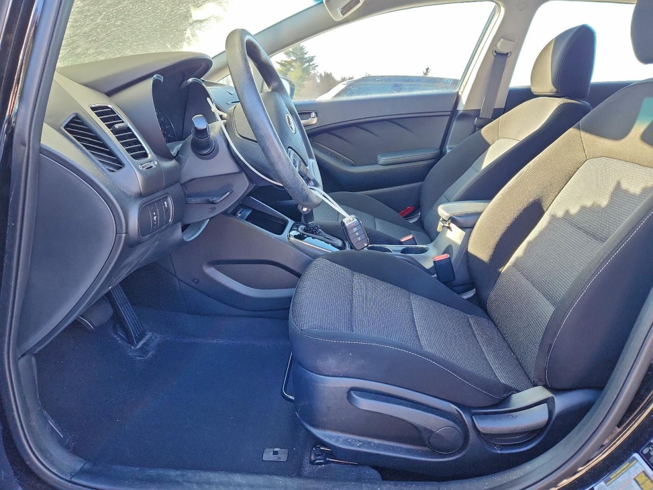 2017 KIA FORTE LX photo 7