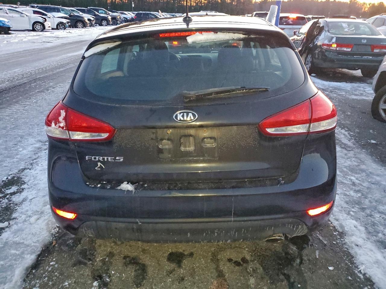2017 KIA FORTE LX photo 6