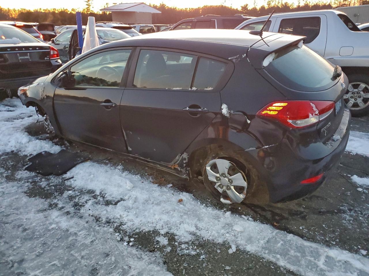 2017 KIA FORTE LX photo 2