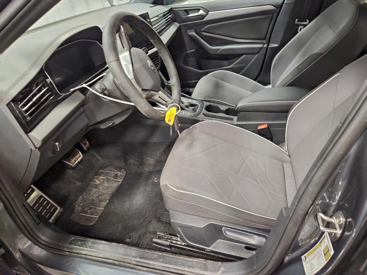 2025 VOLKSWAGEN JETTA SPORT photo 13