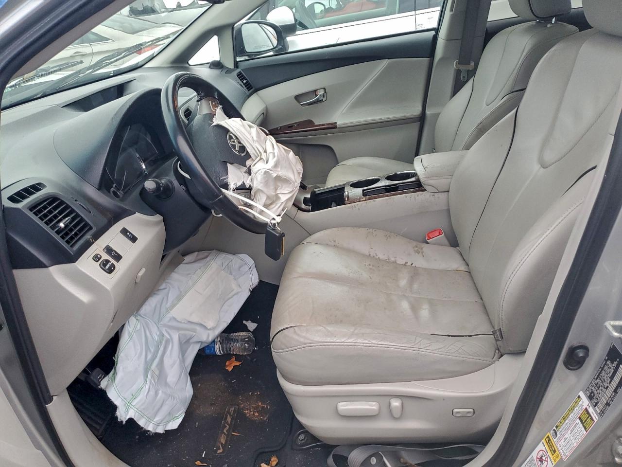 2010 TOYOTA VENZA photo 7