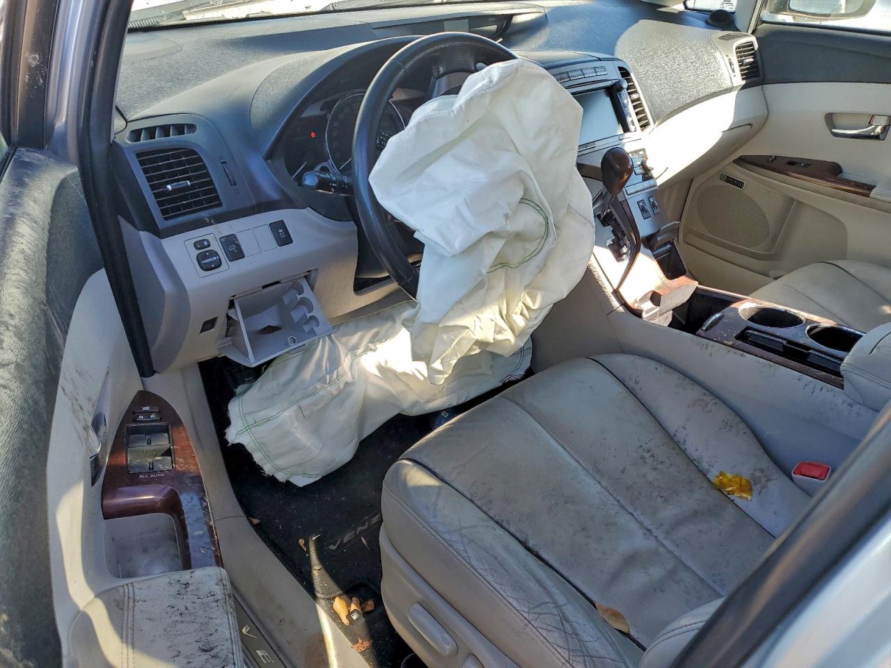 2010 TOYOTA VENZA photo 8
