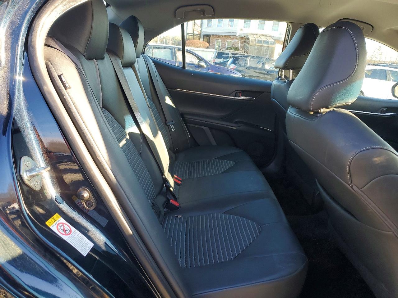 2018 TOYOTA CAMRY L photo 10