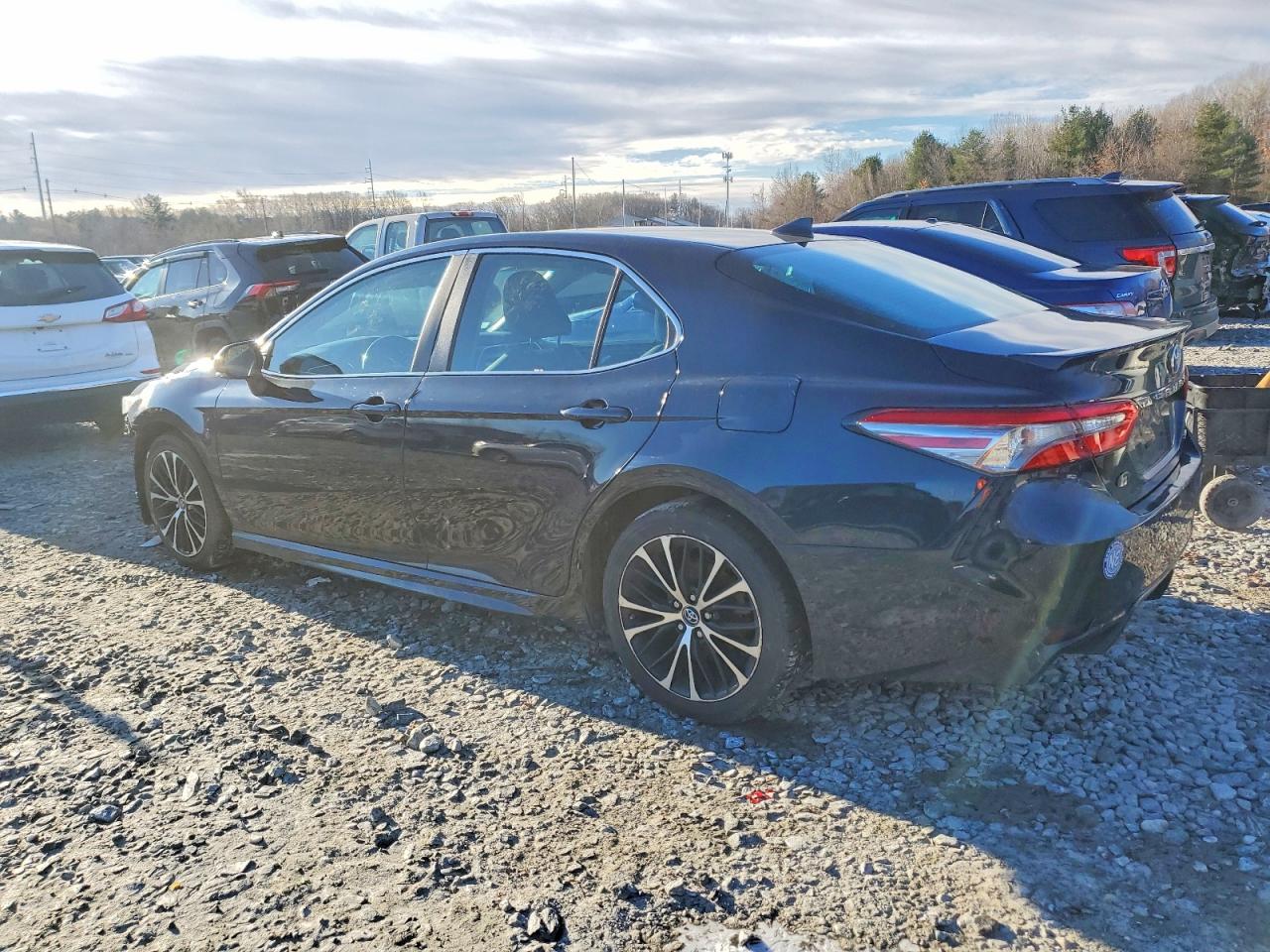 2018 TOYOTA CAMRY L photo 2