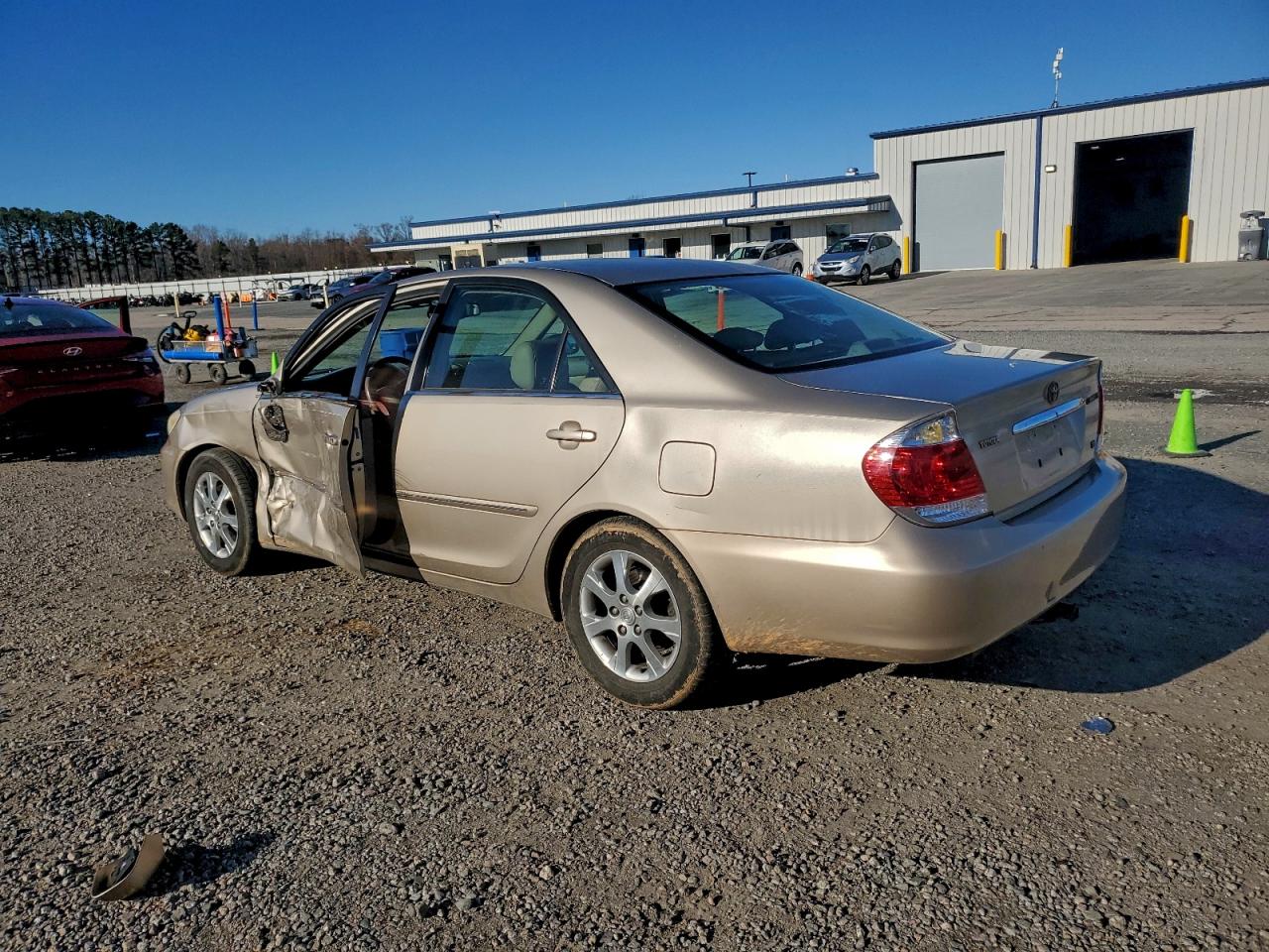 2005 TOYOTA CAMRY LE photo 3