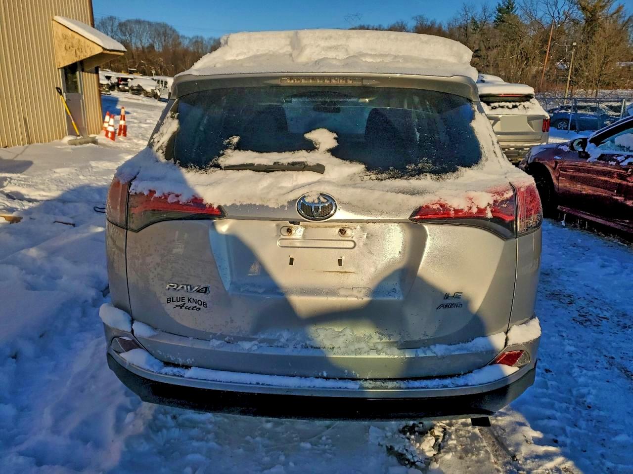 2018 TOYOTA RAV4 LE photo 16