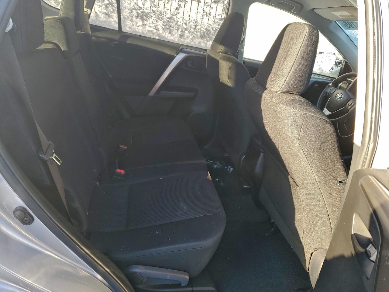2018 TOYOTA RAV4 LE photo 31