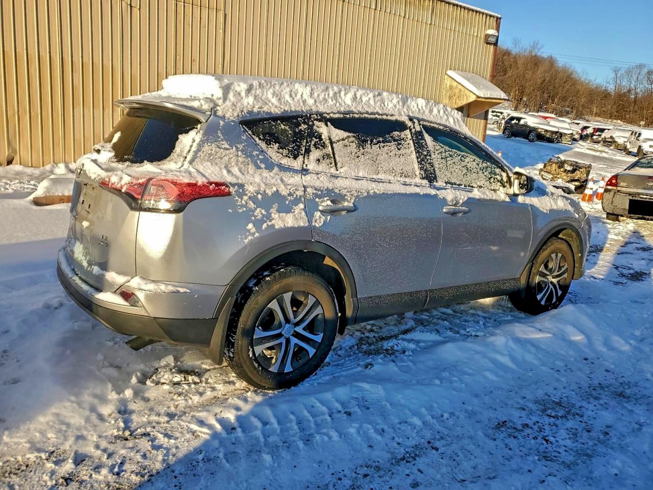 2018 TOYOTA RAV4 LE photo 7