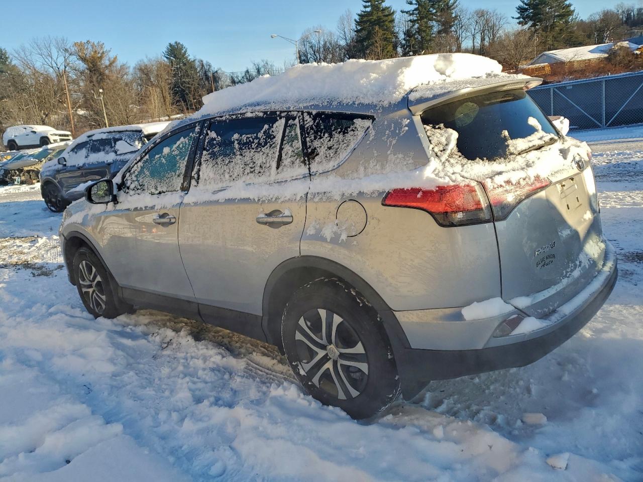 2018 TOYOTA RAV4 LE photo 4