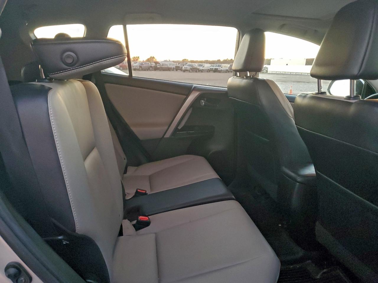 2017 TOYOTA RAV4 LIMITED photo 28