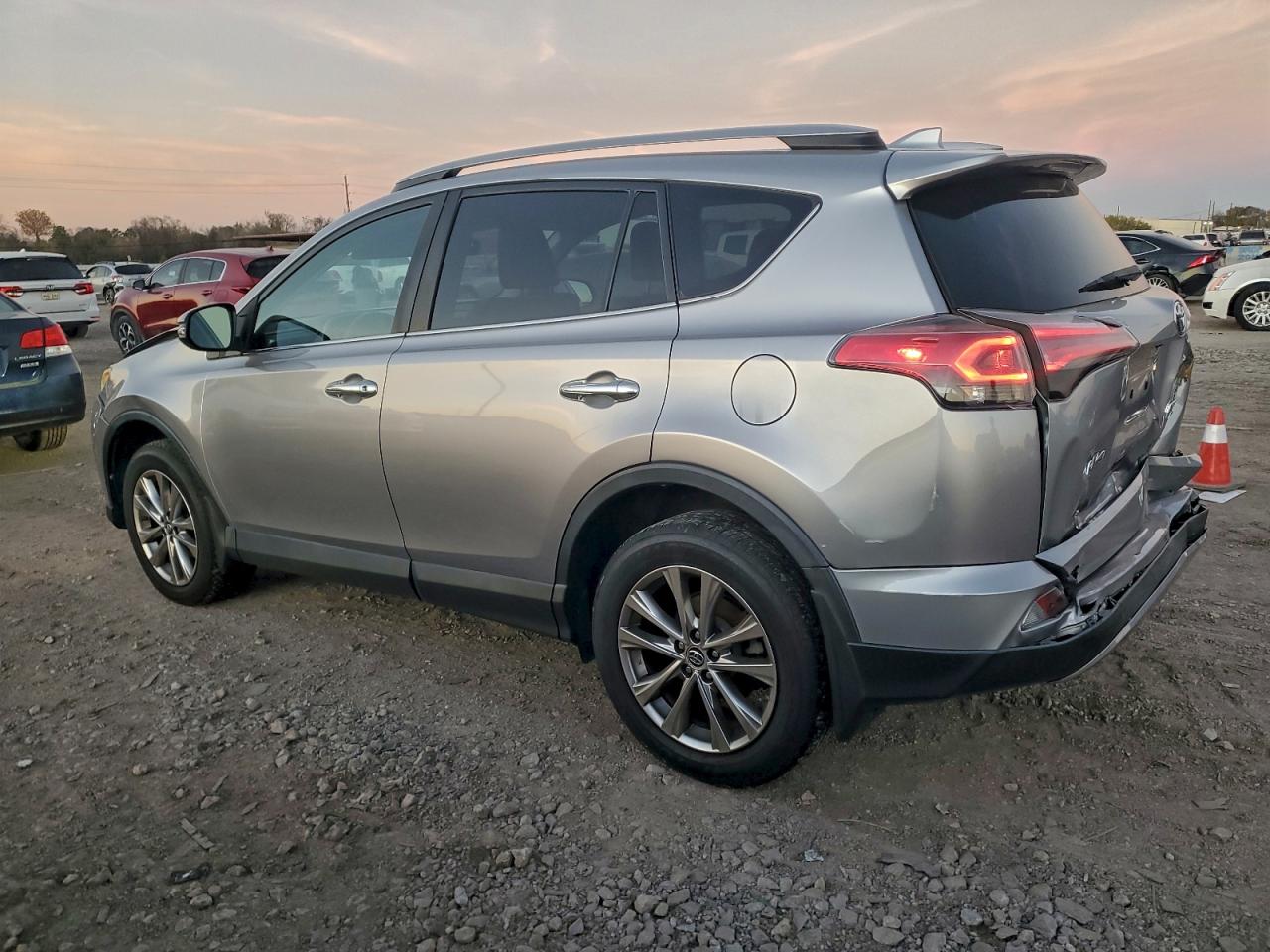2017 TOYOTA RAV4 LIMITED photo 4