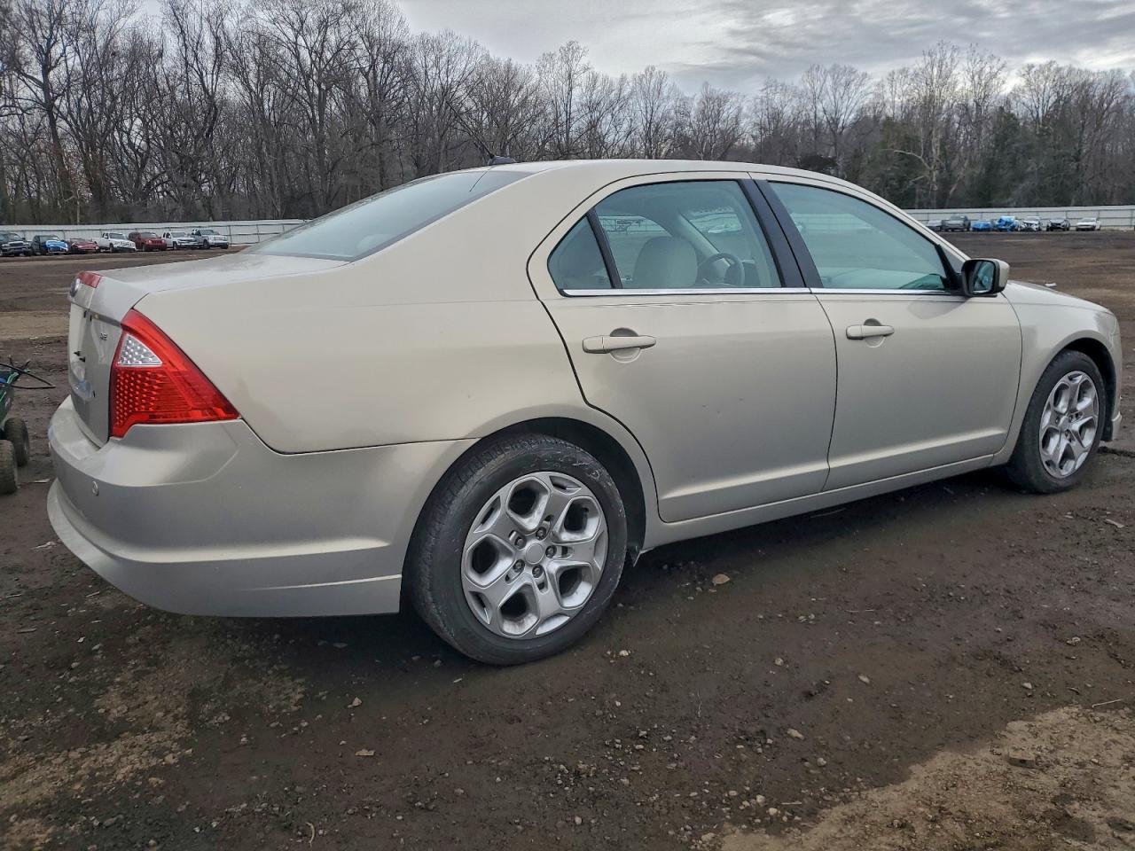 2010 FORD FUSION SE photo 3