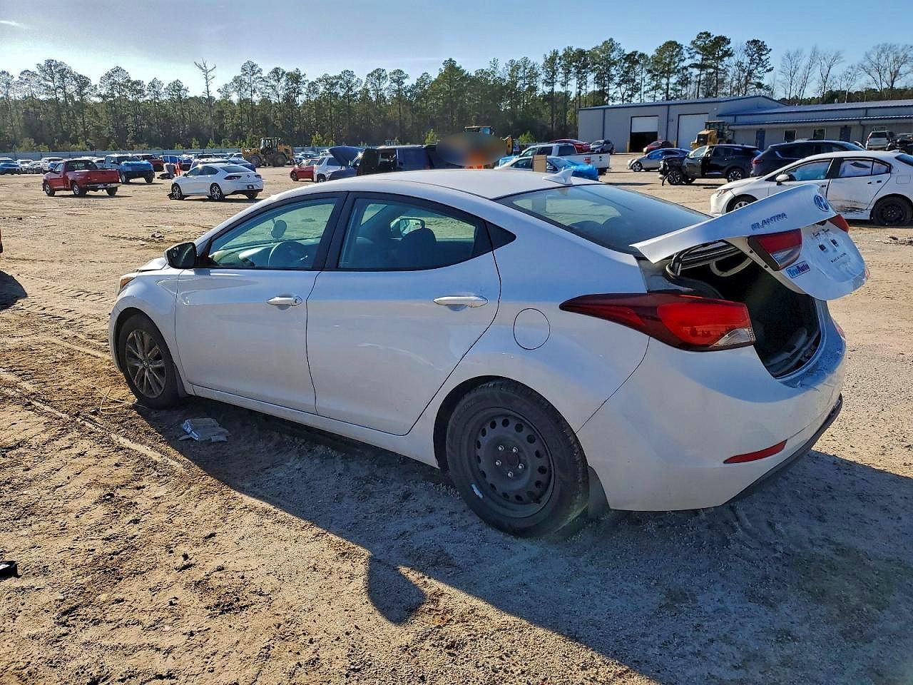2015 HYUNDAI ELANTRA SE photo 4