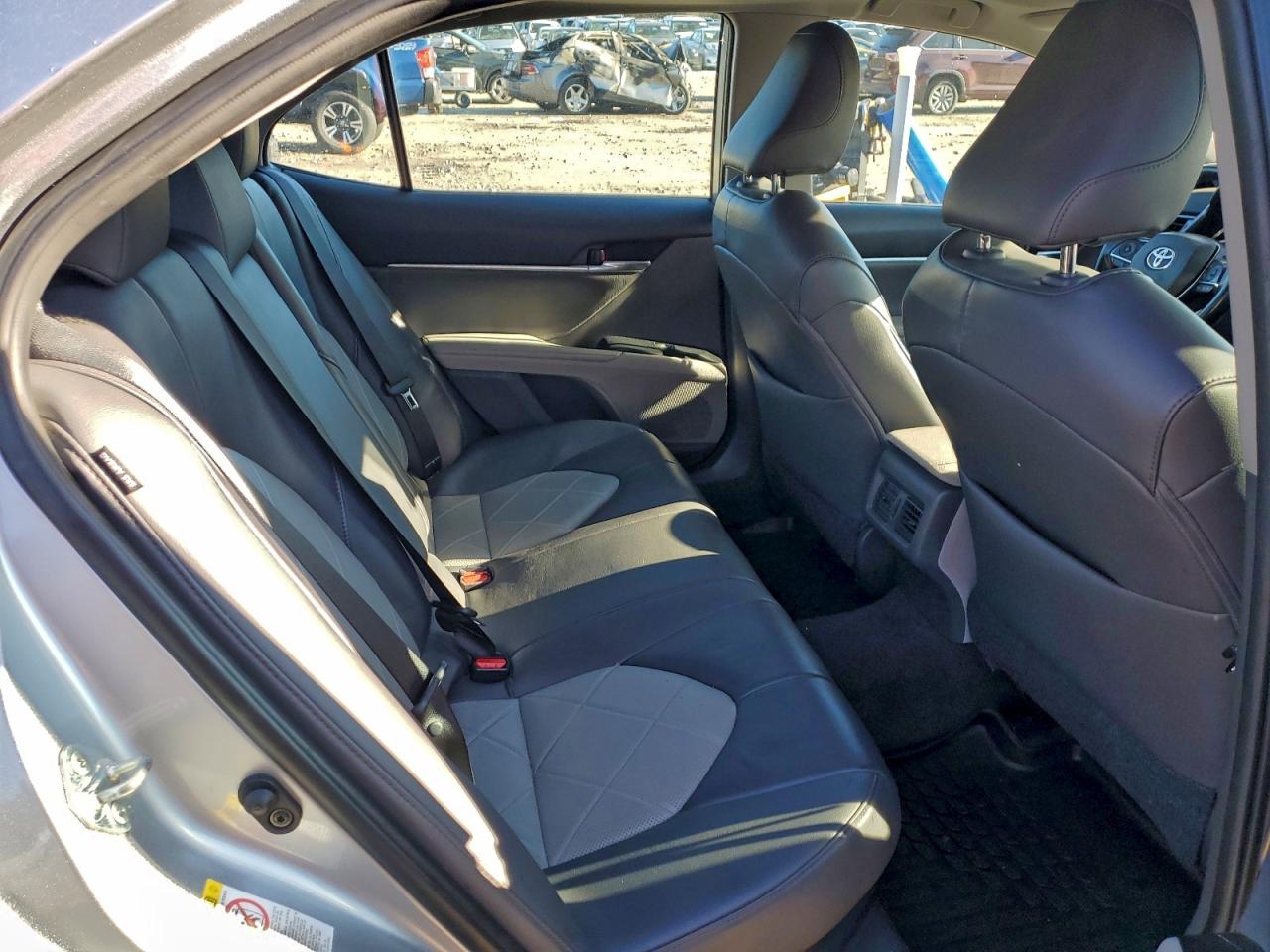 2019 TOYOTA CAMRY HYBRID photo 19