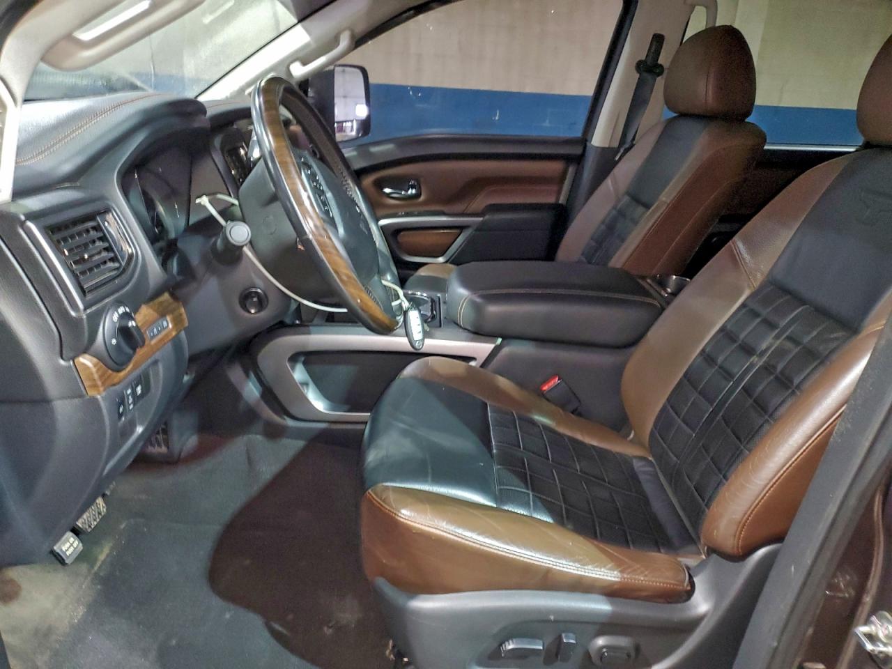 2016 NISSAN TITAN XD SL photo 7