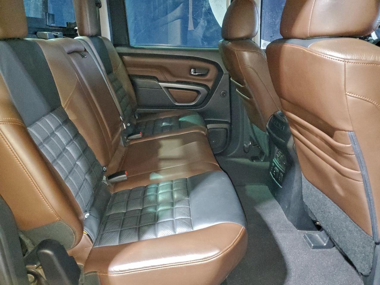 2016 NISSAN TITAN XD SL photo 10