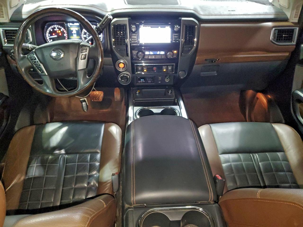 2016 NISSAN TITAN XD SL photo 8